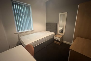 5 bed house, Lower Broughton Road, Charlestown, Salford, M72HR - Image 5